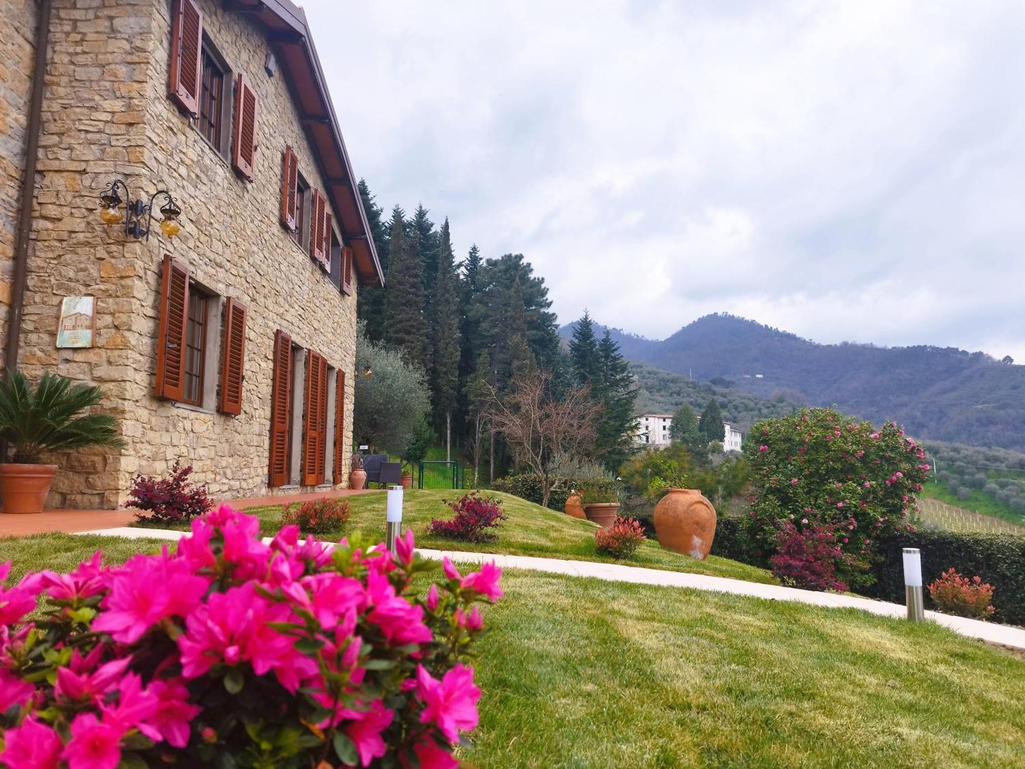 Villa Camelia Tuscany เปสเชีย ภายนอก รูปภาพ